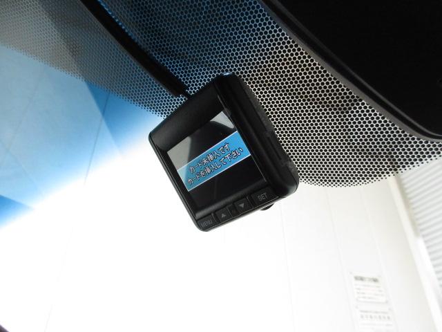 ステップワゴンスパーダ スパーダホンダセンシング　禁煙車　助手席エアバッグ　Ｗパワスラ　地デジ　ＬＥＤライト　横滑り防止システム　オートエアコン　リアカメラ　ドライブレコーダー装着車　ナビ＆ＴＶ　三列シート　アイドリングＳ　ＥＴＣ付　スマ鍵　キーレス（5枚目）