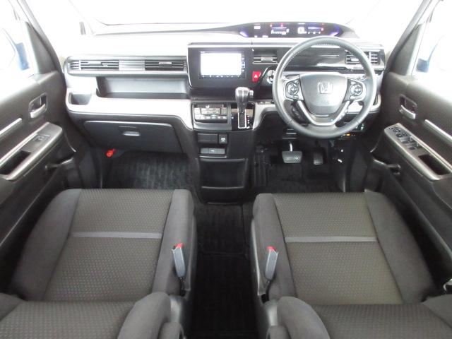 ステップワゴンスパーダ スパーダホンダセンシング　禁煙車　助手席エアバッグ　Ｗパワスラ　地デジ　ＬＥＤライト　横滑り防止システム　オートエアコン　リアカメラ　ドライブレコーダー装着車　ナビ＆ＴＶ　三列シート　アイドリングＳ　ＥＴＣ付　スマ鍵　キーレス（14枚目）