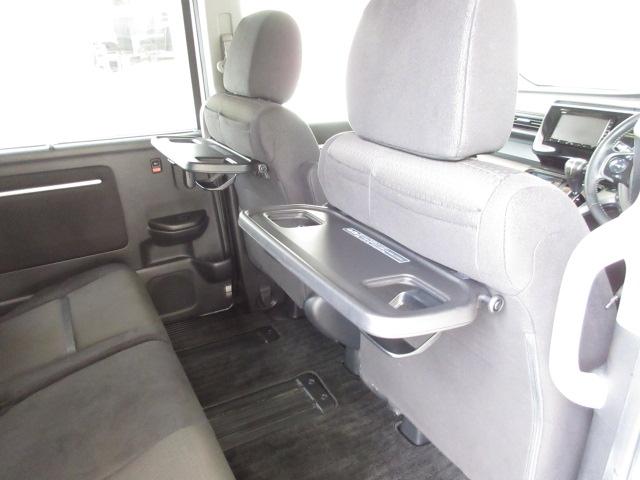ステップワゴンスパーダ スパーダホンダセンシング　禁煙車　助手席エアバッグ　Ｗパワスラ　地デジ　ＬＥＤライト　横滑り防止システム　オートエアコン　リアカメラ　ドライブレコーダー装着車　ナビ＆ＴＶ　三列シート　アイドリングＳ　ＥＴＣ付　スマ鍵　キーレス（19枚目）