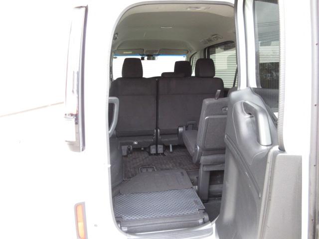 ステップワゴンスパーダ スパーダホンダセンシング　禁煙車　助手席エアバッグ　Ｗパワスラ　地デジ　ＬＥＤライト　横滑り防止システム　オートエアコン　リアカメラ　ドライブレコーダー装着車　ナビ＆ＴＶ　三列シート　アイドリングＳ　ＥＴＣ付　スマ鍵　キーレス（25枚目）