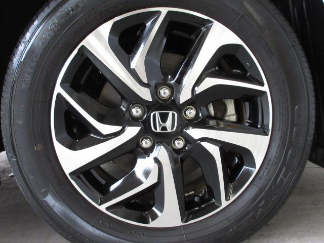 ステップワゴンスパーダ スパーダホンダセンシング　禁煙車　助手席エアバッグ　Ｗパワスラ　地デジ　ＬＥＤライト　横滑り防止システム　オートエアコン　リアカメラ　ドライブレコーダー装着車　ナビ＆ＴＶ　三列シート　アイドリングＳ　ＥＴＣ付　スマ鍵　キーレス（36枚目）