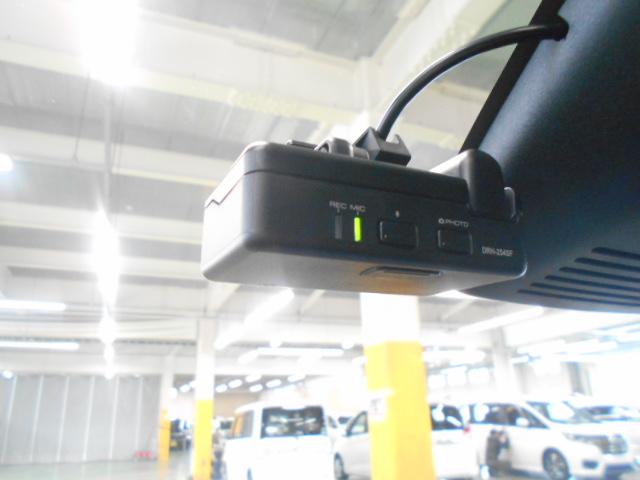 フリード クロスター　禁煙車　ホンダコネクトナビ　ホンダセンシング　ブラインドスポットインフォメーション　運転席＆助手席シートヒーター　１５インチアルミ　ドラレコ　ＥＴＣ　スマートキー　ＥＣＯＮモード　地デジフルセグ（4枚目）