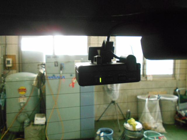 フリード クロスター　禁煙車　ホンダコネクトナビ　ホンダセンシング　ブラインドスポットインフォメーション　運転席＆助手席シートヒーター　１５インチアルミ　ドラレコ　ＥＴＣ　スマートキー　ＥＣＯＮモード　地デジフルセグ（5枚目）