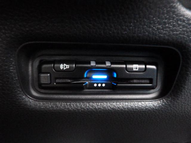 フリード クロスター　禁煙車　ホンダコネクトナビ　ホンダセンシング　ブラインドスポットインフォメーション　運転席＆助手席シートヒーター　１５インチアルミ　ドラレコ　ＥＴＣ　スマートキー　ＥＣＯＮモード　地デジフルセグ（6枚目）