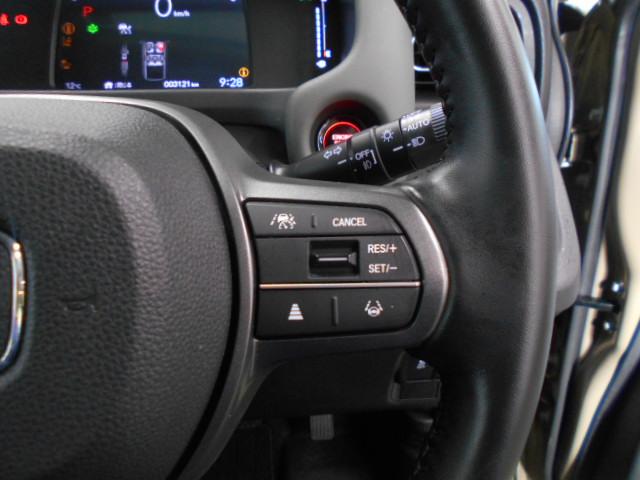 フリード クロスター　禁煙車　ホンダコネクトナビ　ホンダセンシング　ブラインドスポットインフォメーション　運転席＆助手席シートヒーター　１５インチアルミ　ドラレコ　ＥＴＣ　スマートキー　ＥＣＯＮモード　地デジフルセグ（9枚目）