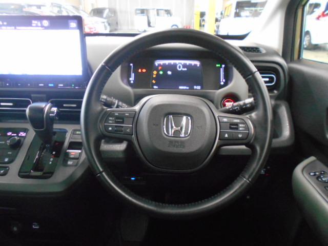 フリード クロスター　禁煙車　ホンダコネクトナビ　ホンダセンシング　ブラインドスポットインフォメーション　運転席＆助手席シートヒーター　１５インチアルミ　ドラレコ　ＥＴＣ　スマートキー　ＥＣＯＮモード　地デジフルセグ（15枚目）