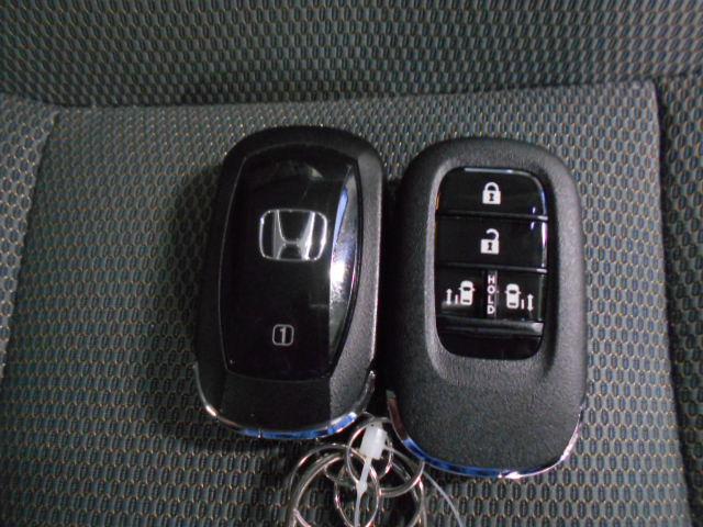 フリード クロスター　禁煙車　ホンダコネクトナビ　ホンダセンシング　ブラインドスポットインフォメーション　運転席＆助手席シートヒーター　１５インチアルミ　ドラレコ　ＥＴＣ　スマートキー　ＥＣＯＮモード　地デジフルセグ（16枚目）