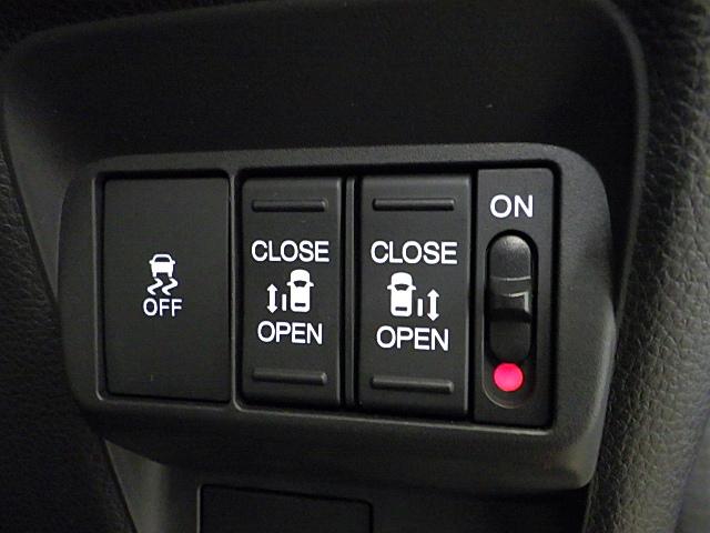 フリード クロスター　禁煙車　ホンダコネクトナビ　ホンダセンシング　ブラインドスポットインフォメーション　運転席＆助手席シートヒーター　１５インチアルミ　ドラレコ　ＥＴＣ　スマートキー　ＥＣＯＮモード　地デジフルセグ（17枚目）