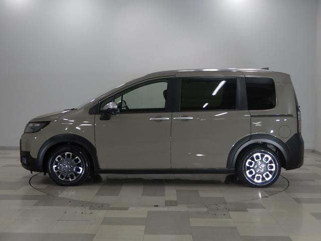 フリード クロスター　禁煙車　ホンダコネクトナビ　ホンダセンシング　ブラインドスポットインフォメーション　運転席＆助手席シートヒーター　１５インチアルミ　ドラレコ　ＥＴＣ　スマートキー　ＥＣＯＮモード　地デジフルセグ（34枚目）