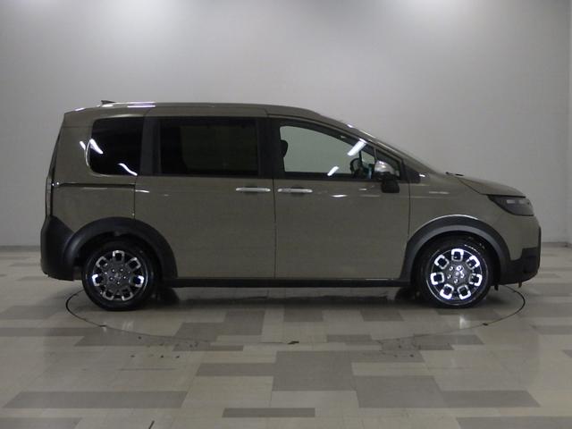 フリード クロスター　禁煙車　ホンダコネクトナビ　ホンダセンシング　ブラインドスポットインフォメーション　運転席＆助手席シートヒーター　１５インチアルミ　ドラレコ　ＥＴＣ　スマートキー　ＥＣＯＮモード　地デジフルセグ（35枚目）