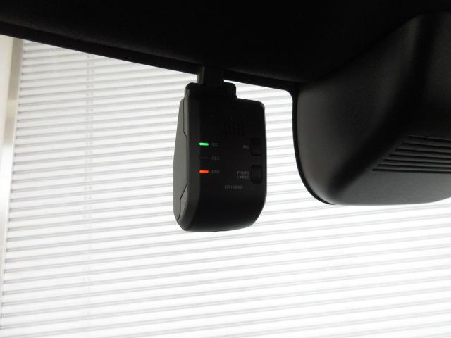 N-BOXカスタム ターボコーディネートスタイル 禁煙車 ホンダセンシング ホンダコネクトナビ 運転席&助手席シートヒーター 左右両側パワースライドドア 両側電動ドア Rカメラ クルコン スマートキ- パワーステアリング ETC VSA セキュリティ(4枚目)