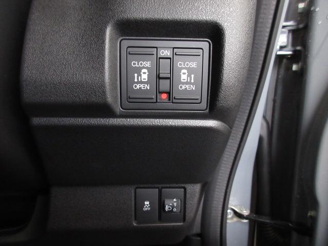 N-BOXカスタム ターボコーディネートスタイル 禁煙車 ホンダセンシング ホンダコネクトナビ 運転席&助手席シートヒーター 左右両側パワースライドドア 両側電動ドア Rカメラ クルコン スマートキ- パワーステアリング ETC VSA セキュリティ(12枚目)