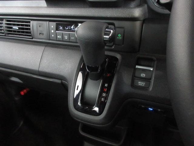 N-BOXカスタム ターボコーディネートスタイル 禁煙車 ホンダセンシング ホンダコネクトナビ 運転席&助手席シートヒーター 左右両側パワースライドドア 両側電動ドア Rカメラ クルコン スマートキ- パワーステアリング ETC VSA セキュリティ(13枚目)