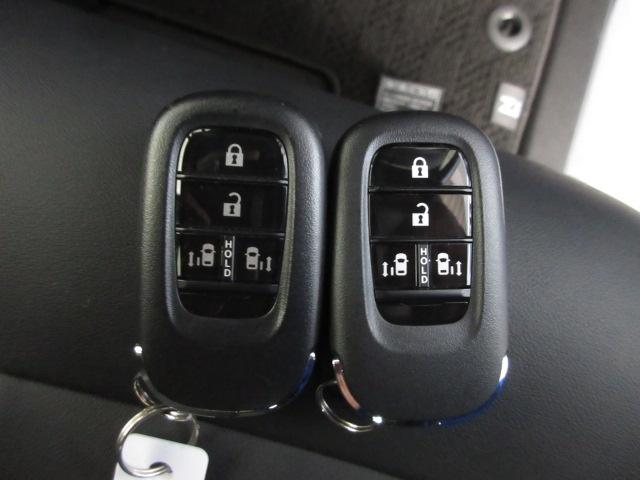 N-BOXカスタム ターボコーディネートスタイル 禁煙車 ホンダセンシング ホンダコネクトナビ 運転席&助手席シートヒーター 左右両側パワースライドドア 両側電動ドア Rカメラ クルコン スマートキ- パワーステアリング ETC VSA セキュリティ(17枚目)