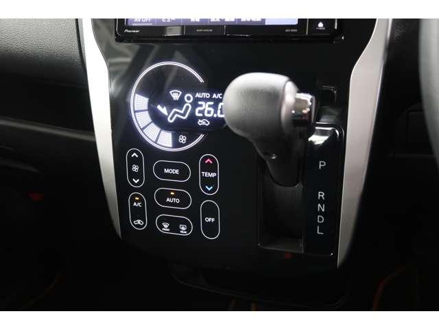 インパネシフト　ＣＶＴオートマ　タッチパネルで操作も簡単　フルオートエアコン