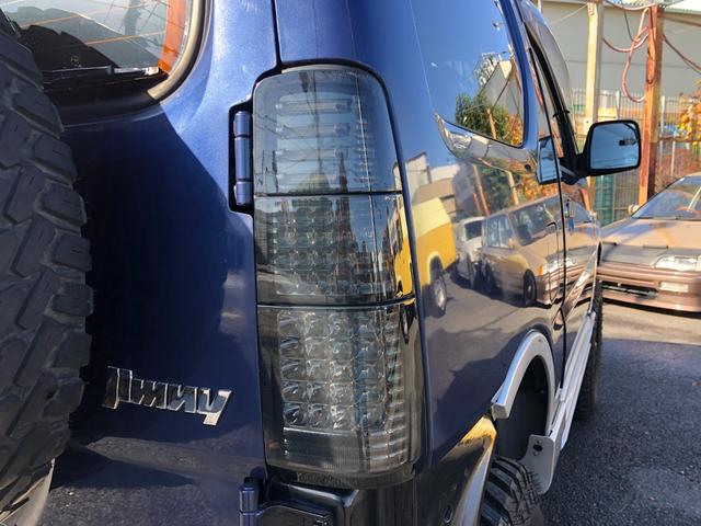 ジムニー ワイルドウインド　８０周年記念車　４ＷＤ　モーターファーム３インチリフトアップ　社外ラテラル　社外マフラ－　社外１６インチアルミ　マッドタイヤ　ロングブレーキホース　ＬＥＤヘッド　ＬＥＤテール　背面タイヤ　ＥＴＣ（17枚目）