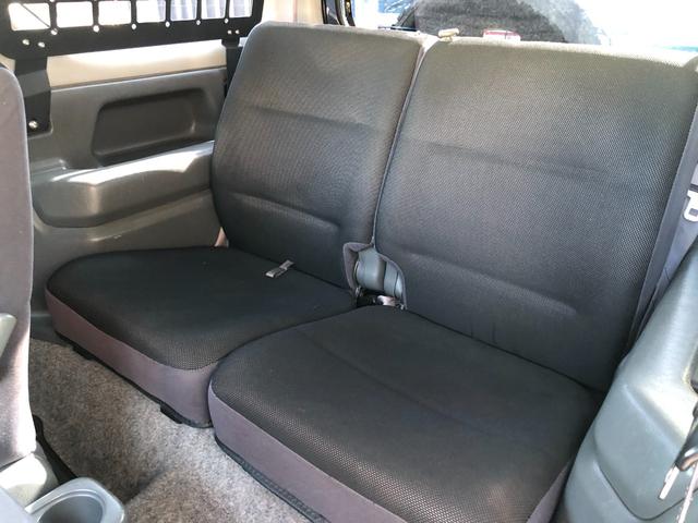 ジムニー ワイルドウインド　８０周年記念車　４ＷＤ　モーターファーム３インチリフトアップ　社外ラテラル　社外マフラ－　社外１６インチアルミ　マッドタイヤ　ロングブレーキホース　ＬＥＤヘッド　ＬＥＤテール　背面タイヤ　ＥＴＣ（26枚目）