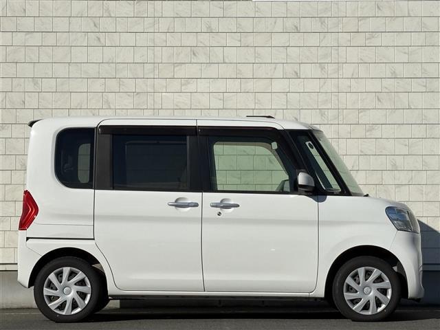 タント Ｌ　ＳＡ　禁煙車　４ＷＤ　冬タイヤ社外アルミ車載　社外ナビ　フルセグＴＶ　Ｂｌｕｅｔｏｏｔｈ　２列目サンシェード　横滑り防止装置　電動格納ミラー　ドアバイザー　フロアマット（7枚目）