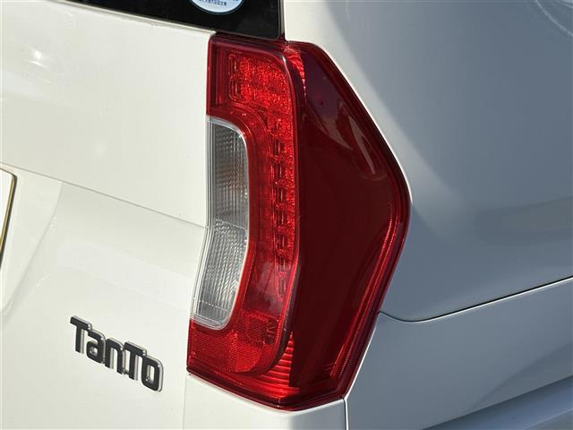 タント Ｌ　ＳＡ　禁煙車　４ＷＤ　冬タイヤ社外アルミ車載　社外ナビ　フルセグＴＶ　Ｂｌｕｅｔｏｏｔｈ　２列目サンシェード　横滑り防止装置　電動格納ミラー　ドアバイザー　フロアマット（13枚目）