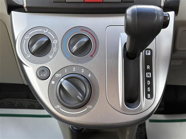 ミラ Ｘリミテッド　ＥＲ　冬タイヤ社外アルミ車載　社外ナビ　フルセグＴＶ　Ｂｌｕｅｔｏｏｔｈ　　動格納ミラー　キーレス　スペアキー　ドアバイザー　フロアマット（24枚目）