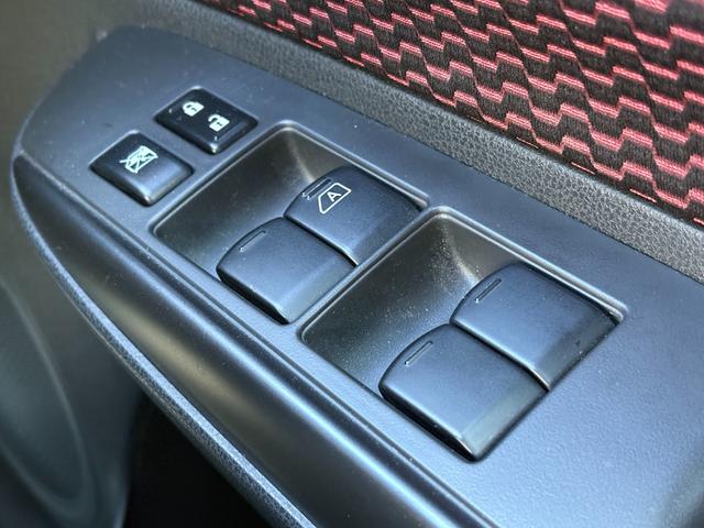 ノート ニスモ　禁煙車　専用ステアリング　純正ナビ　フルセグＴＶ　Ｂｌｕｅｔｏｏｔｈ　ＬＥＤヘッドライト　ＬＥＤフォグライト　リアフォグ　プッシュスタート　電動格納ミラー　シガーソケット（33枚目）