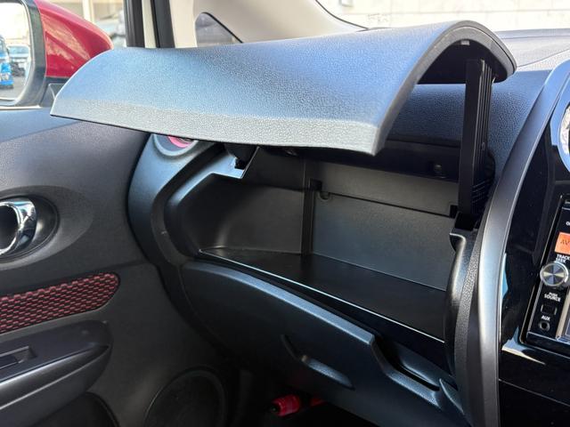ノート ニスモ　禁煙車　専用ステアリング　純正ナビ　フルセグＴＶ　Ｂｌｕｅｔｏｏｔｈ　ＬＥＤヘッドライト　ＬＥＤフォグライト　リアフォグ　プッシュスタート　電動格納ミラー　シガーソケット（46枚目）