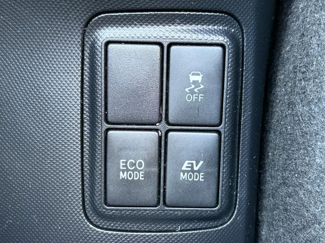 アクア S 禁煙車 前後ドラレコ ETC 純正ナビ バックカメラ フルセグTV Bluetooth ステアリングスイッチ 横滑り防止装置 オートライト スマートキー(4枚目)