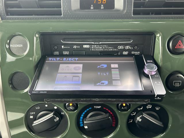 ＦＪクルーザー ベースグレード　ツートンカラー　Ｍ／Ｔタイヤ　ルーフラック　サイドステップ　社外１７ＡＷ　４ＷＤ　背面タイヤ　ナビ　ＮＳＺＴ－Ｗ６２Ｇ　バックカメラ　ＣＤ　ＤＶＤ　Ｂｔ　ＥＴＣ　ドラレコ　マット　バイザー　キーレス（4枚目）