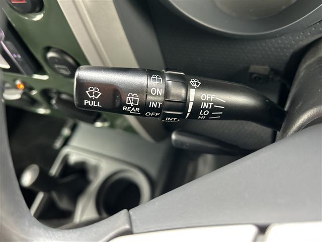 ＦＪクルーザー ベースグレード　ツートンカラー　Ｍ／Ｔタイヤ　ルーフラック　サイドステップ　社外１７ＡＷ　４ＷＤ　背面タイヤ　ナビ　ＮＳＺＴ－Ｗ６２Ｇ　バックカメラ　ＣＤ　ＤＶＤ　Ｂｔ　ＥＴＣ　ドラレコ　マット　バイザー　キーレス（5枚目）