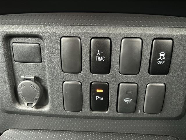 ＦＪクルーザー ベースグレード　ツートンカラー　Ｍ／Ｔタイヤ　ルーフラック　サイドステップ　社外１７ＡＷ　４ＷＤ　背面タイヤ　ナビ　ＮＳＺＴ－Ｗ６２Ｇ　バックカメラ　ＣＤ　ＤＶＤ　Ｂｔ　ＥＴＣ　ドラレコ　マット　バイザー　キーレス（7枚目）