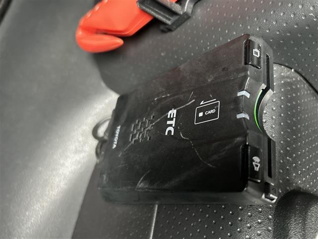 ＦＪクルーザー ベースグレード　ツートンカラー　Ｍ／Ｔタイヤ　ルーフラック　サイドステップ　社外１７ＡＷ　４ＷＤ　背面タイヤ　ナビ　ＮＳＺＴ－Ｗ６２Ｇ　バックカメラ　ＣＤ　ＤＶＤ　Ｂｔ　ＥＴＣ　ドラレコ　マット　バイザー　キーレス（12枚目）