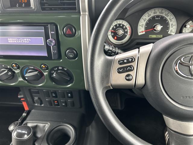ＦＪクルーザー ベースグレード　ツートンカラー　Ｍ／Ｔタイヤ　ルーフラック　サイドステップ　社外１７ＡＷ　４ＷＤ　背面タイヤ　ナビ　ＮＳＺＴ－Ｗ６２Ｇ　バックカメラ　ＣＤ　ＤＶＤ　Ｂｔ　ＥＴＣ　ドラレコ　マット　バイザー　キーレス（17枚目）