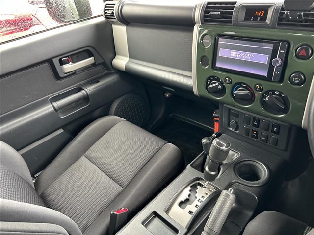 ＦＪクルーザー ベースグレード　ツートンカラー　Ｍ／Ｔタイヤ　ルーフラック　サイドステップ　社外１７ＡＷ　４ＷＤ　背面タイヤ　ナビ　ＮＳＺＴ－Ｗ６２Ｇ　バックカメラ　ＣＤ　ＤＶＤ　Ｂｔ　ＥＴＣ　ドラレコ　マット　バイザー　キーレス（24枚目）