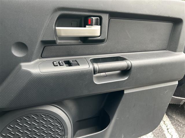 ＦＪクルーザー ベースグレード　ツートンカラー　Ｍ／Ｔタイヤ　ルーフラック　サイドステップ　社外１７ＡＷ　４ＷＤ　背面タイヤ　ナビ　ＮＳＺＴ－Ｗ６２Ｇ　バックカメラ　ＣＤ　ＤＶＤ　Ｂｔ　ＥＴＣ　ドラレコ　マット　バイザー　キーレス（31枚目）