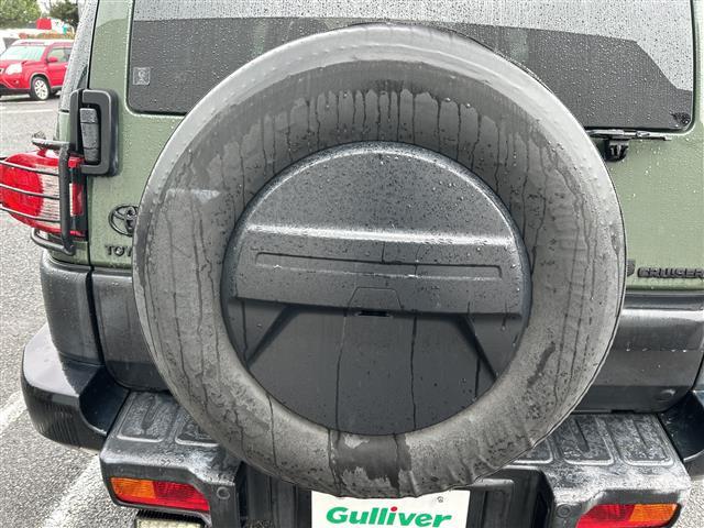 ＦＪクルーザー ベースグレード　ツートンカラー　Ｍ／Ｔタイヤ　ルーフラック　サイドステップ　社外１７ＡＷ　４ＷＤ　背面タイヤ　ナビ　ＮＳＺＴ－Ｗ６２Ｇ　バックカメラ　ＣＤ　ＤＶＤ　Ｂｔ　ＥＴＣ　ドラレコ　マット　バイザー　キーレス（34枚目）