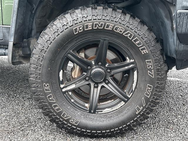 ＦＪクルーザー ベースグレード　ツートンカラー　Ｍ／Ｔタイヤ　ルーフラック　サイドステップ　社外１７ＡＷ　４ＷＤ　背面タイヤ　ナビ　ＮＳＺＴ－Ｗ６２Ｇ　バックカメラ　ＣＤ　ＤＶＤ　Ｂｔ　ＥＴＣ　ドラレコ　マット　バイザー　キーレス（35枚目）