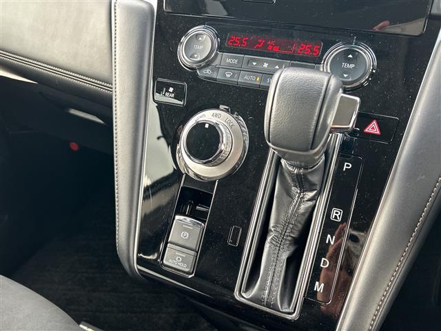 デリカＤ：５ ジャスパー　アルパインナビＸ９ＮＸ　バックカメラ　アルパインフリップダウンモニター　両側電動スライドドア　レーダークルコン　パドルシフト　レーンアシスト　衝突被害軽減　ＬＥＤライト　オートライト　１８インチＡＷ（8枚目）