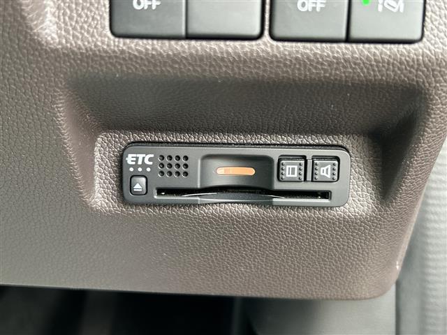 フリードハイブリッド ハイブリッド・Ｇホンダセンシング　９型ナビＶＸＭ－２０７ＶＦＮｉ　バックカメラ　両側パワースライドドア　ドラレコ　ＥＴＣ　レーダークルーズ　ＢＴ　フルセグ　ＨＤＭＩ　シートヒーター　ＵＳＢ　ホンダセンシング　ＬＥＤライト　オートライト（8枚目）