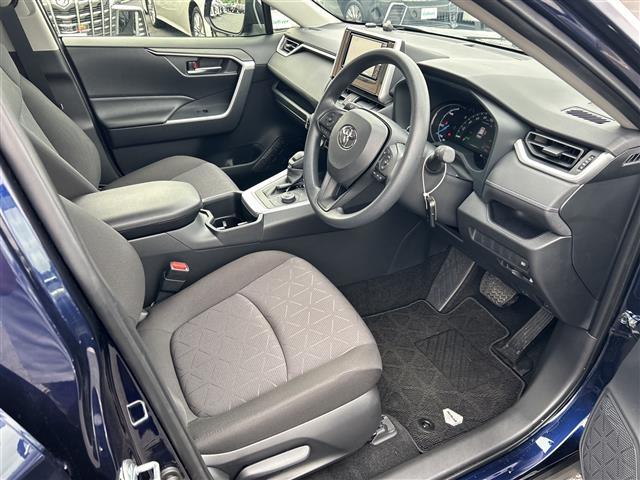 ＲＡＶ４ ハイブリッドＸ　サンルーフ　ナビＮＭＺＫ－Ｗ７３Ｄ　バックカメラ　２．０ＥＴＣ　クルコン　ドラレコ　フルセグ　１００Ｖ充電　スマートキー　マット　バイザー　ＬＥＤライト　オートライト　１７インチＡＷ　セーフティセンス（12枚目）