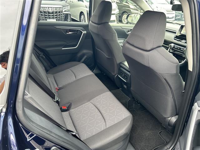 ＲＡＶ４ ハイブリッドＸ　サンルーフ　ナビＮＭＺＫ－Ｗ７３Ｄ　バックカメラ　２．０ＥＴＣ　クルコン　ドラレコ　フルセグ　１００Ｖ充電　スマートキー　マット　バイザー　ＬＥＤライト　オートライト　１７インチＡＷ　セーフティセンス（13枚目）