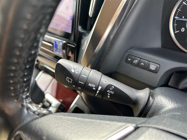 ヴェルファイア ２．５Ｖ　アルパイン１１型ナビＥＶ１１Ｚ　アルパインフリップダウンモニター　バックカメラ　両側電動スライドドア　電動バックドア　ウッド調コンビハンドル　ＥＴＣ　ドラレコ　前後センサー　エアロ　純正１７インチＡＷ（7枚目）