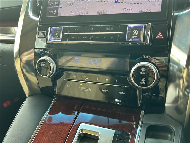 ヴェルファイア ２．５Ｖ　アルパイン１１型ナビＥＶ１１Ｚ　アルパインフリップダウンモニター　バックカメラ　両側電動スライドドア　電動バックドア　ウッド調コンビハンドル　ＥＴＣ　ドラレコ　前後センサー　エアロ　純正１７インチＡＷ（14枚目）