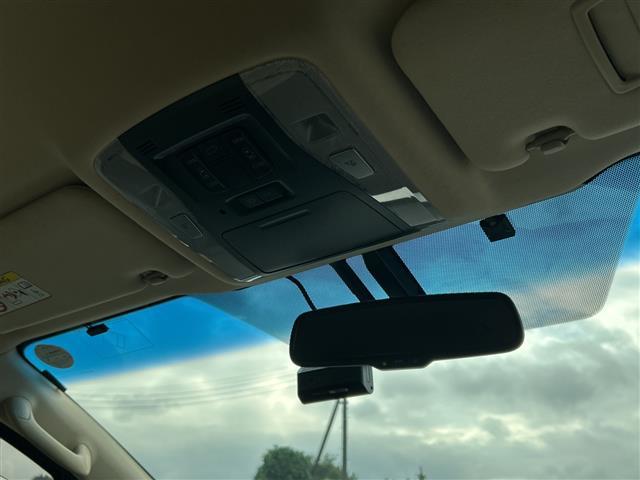 ヴェルファイア ２．５Ｖ　アルパイン１１型ナビＥＶ１１Ｚ　アルパインフリップダウンモニター　バックカメラ　両側電動スライドドア　電動バックドア　ウッド調コンビハンドル　ＥＴＣ　ドラレコ　前後センサー　エアロ　純正１７インチＡＷ（22枚目）