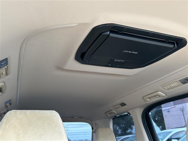 ヴェルファイア ２．５Ｖ　アルパイン１１型ナビＥＶ１１Ｚ　アルパインフリップダウンモニター　バックカメラ　両側電動スライドドア　電動バックドア　ウッド調コンビハンドル　ＥＴＣ　ドラレコ　前後センサー　エアロ　純正１７インチＡＷ（25枚目）