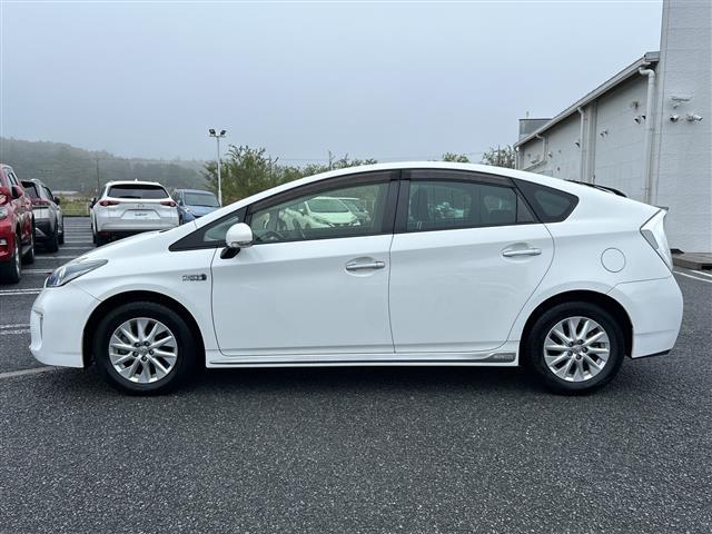 プリウスPHV S ナビAVIC-RZ301 ドラレコ AC100Vコンセント シートヒーター ステアリングヒーター DVD 充電ケーブル車載 スマートキー プッシュスタート マット バイザー HID オートライト(8枚目)