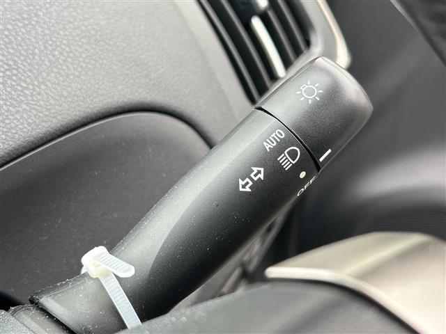 プリウスPHV S ナビAVIC-RZ301 ドラレコ AC100Vコンセント シートヒーター ステアリングヒーター DVD 充電ケーブル車載 スマートキー プッシュスタート マット バイザー HID オートライト(20枚目)