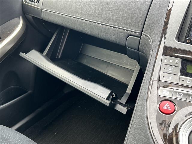 プリウスPHV S ナビAVIC-RZ301 ドラレコ AC100Vコンセント シートヒーター ステアリングヒーター DVD 充電ケーブル車載 スマートキー プッシュスタート マット バイザー HID オートライト(25枚目)