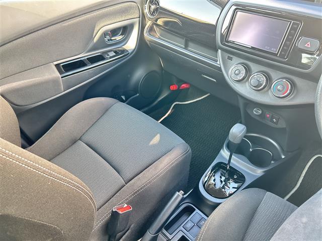 ヴィッツ F アミー ナビNSZT-W68T ETC Bカメ ワンオーナー ドラレコ フルセグTV Bt DVD レーンアシスト LEDライト オートライト オートマチックハイビーム 14インチAW コーナーセンサー(20枚目)