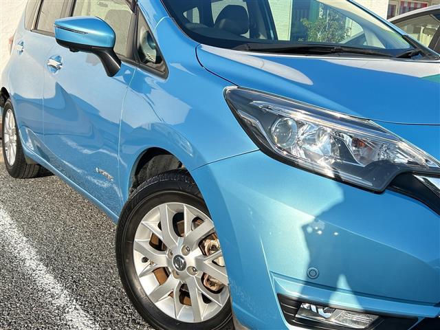 ノート ｅ－パワー　メダリスト　ナビＭＭ３１６Ｄ－Ｗ　全方位カメラ　スマートルームミラー　ＥＴＣ　前後ドラレコ　エマージェンシーブレーキ　ソニックブルーカラー　前後センサー　１５インチＡＷ　スマートキー　オートライト　レーンアシスト（16枚目）