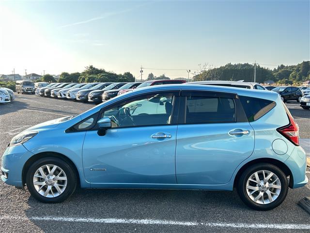 ノート ｅ－パワー　メダリスト　ナビＭＭ３１６Ｄ－Ｗ　全方位カメラ　スマートルームミラー　ＥＴＣ　前後ドラレコ　エマージェンシーブレーキ　ソニックブルーカラー　前後センサー　１５インチＡＷ　スマートキー　オートライト　レーンアシスト（20枚目）